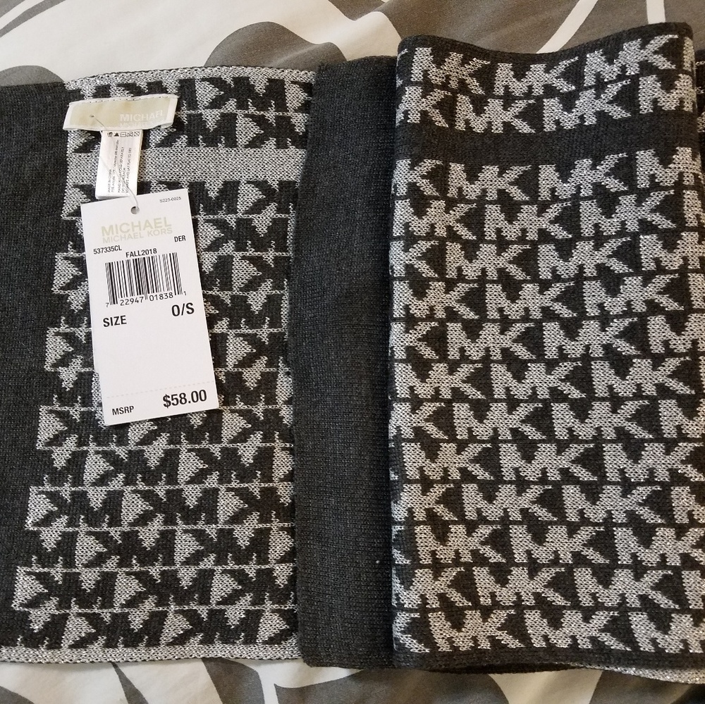 Michael Kors reversible scarf